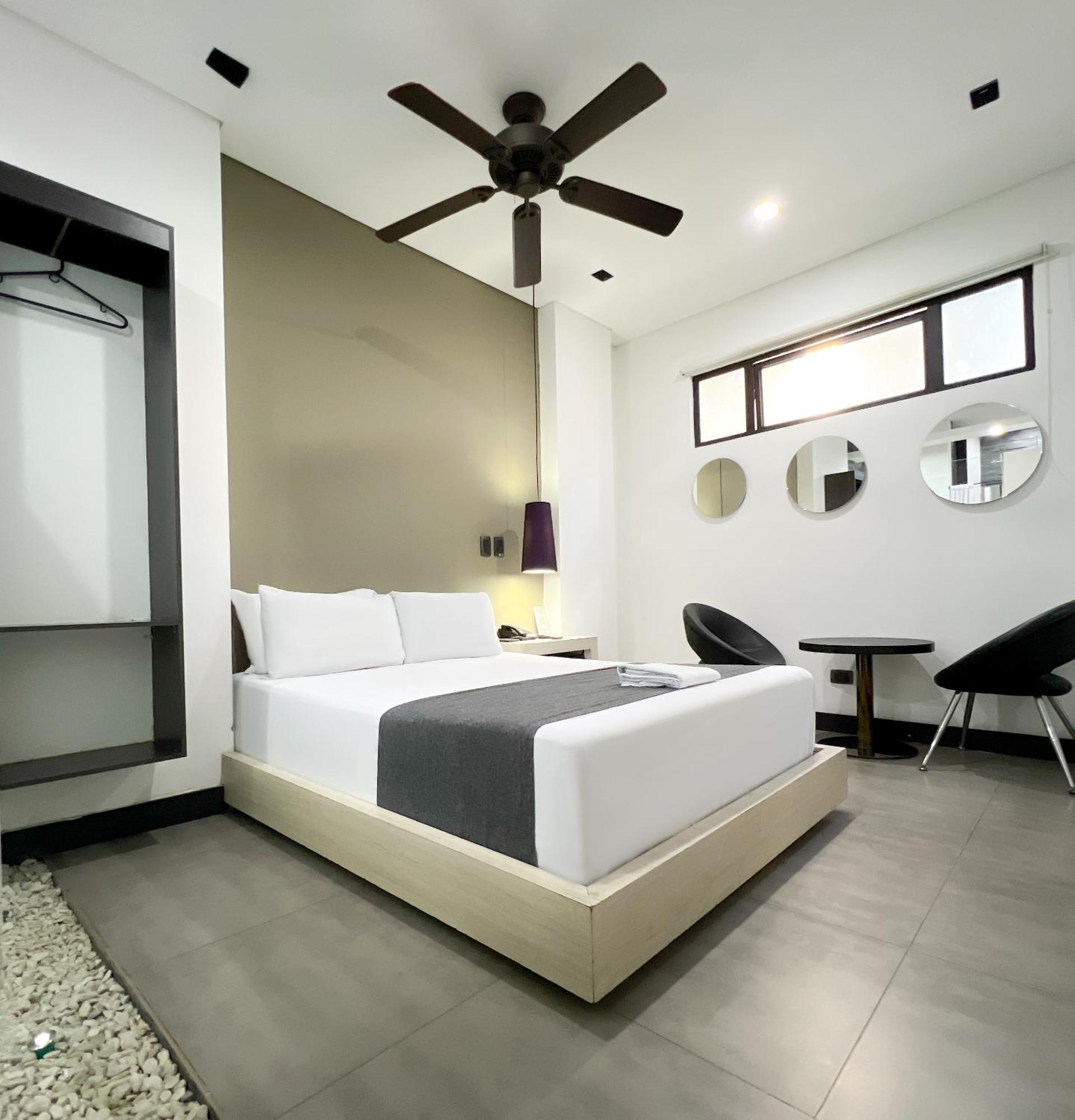 Hotel 47 Medellin Center Bagian luar foto
